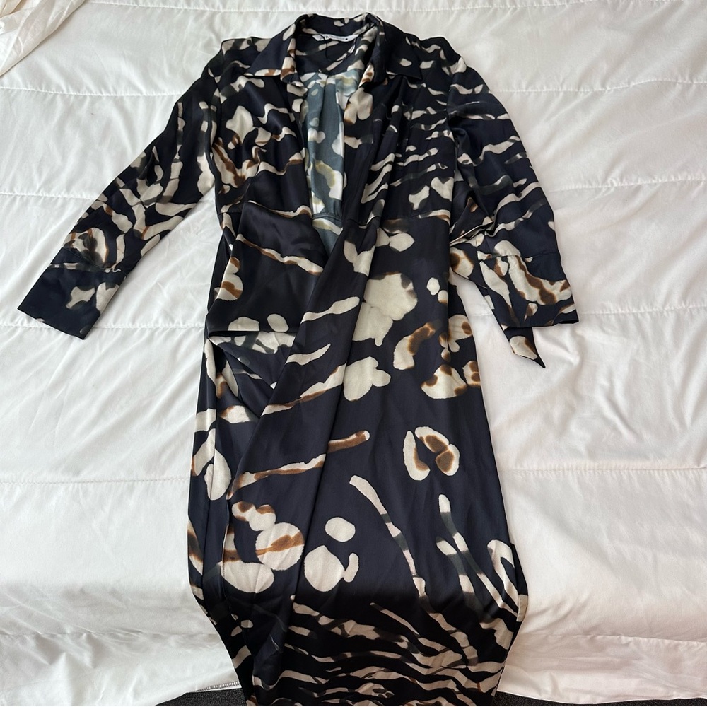 H&M Elegant Black and Cream Patterned Dress